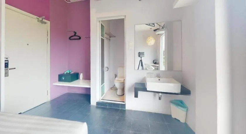 Hotel Zamburger Bliss Τζόχορ Μπάχρου 2*,